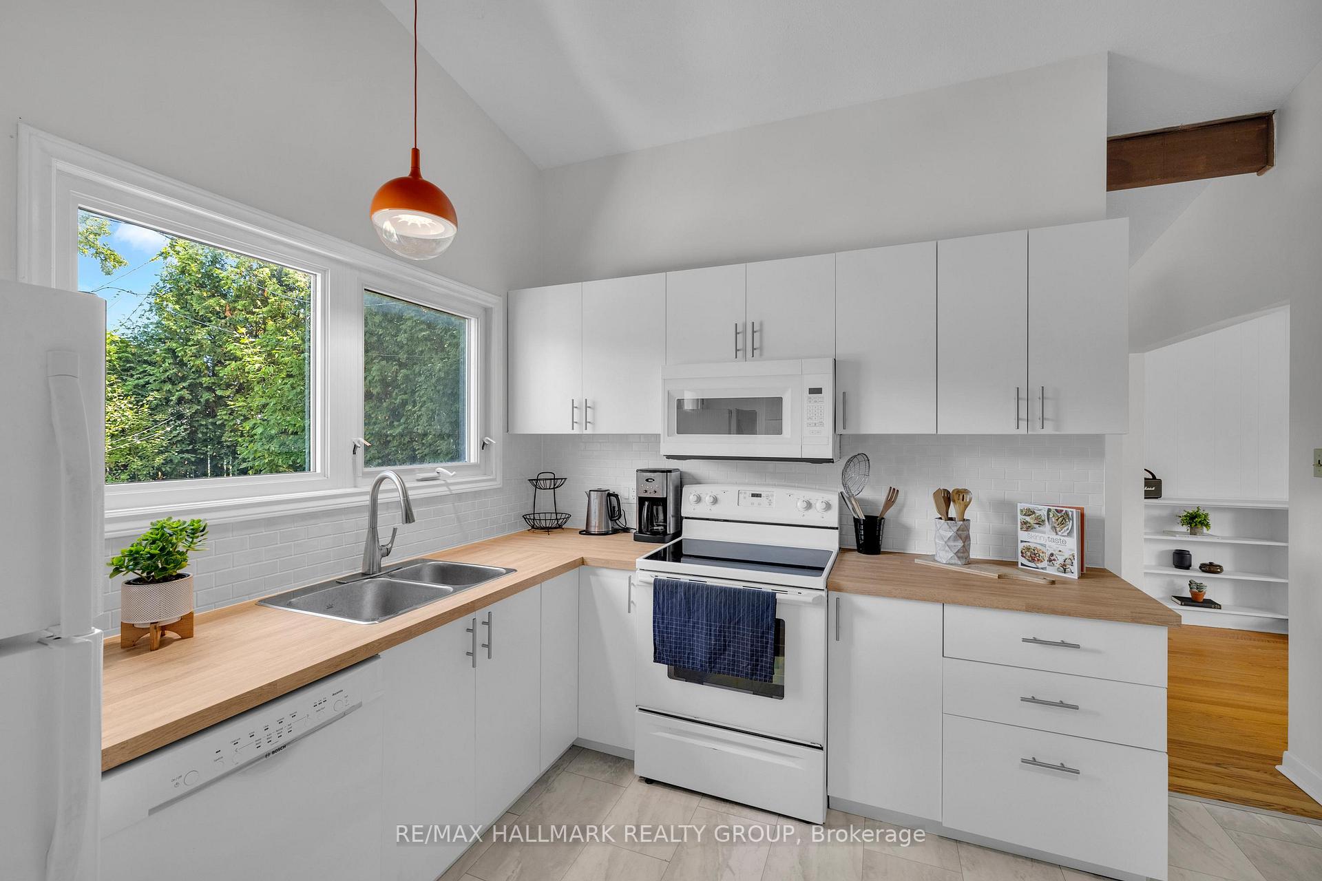 Photo 11 of 35 Cleadon Drive, Ottawa, Crystal Beach — HOMEH