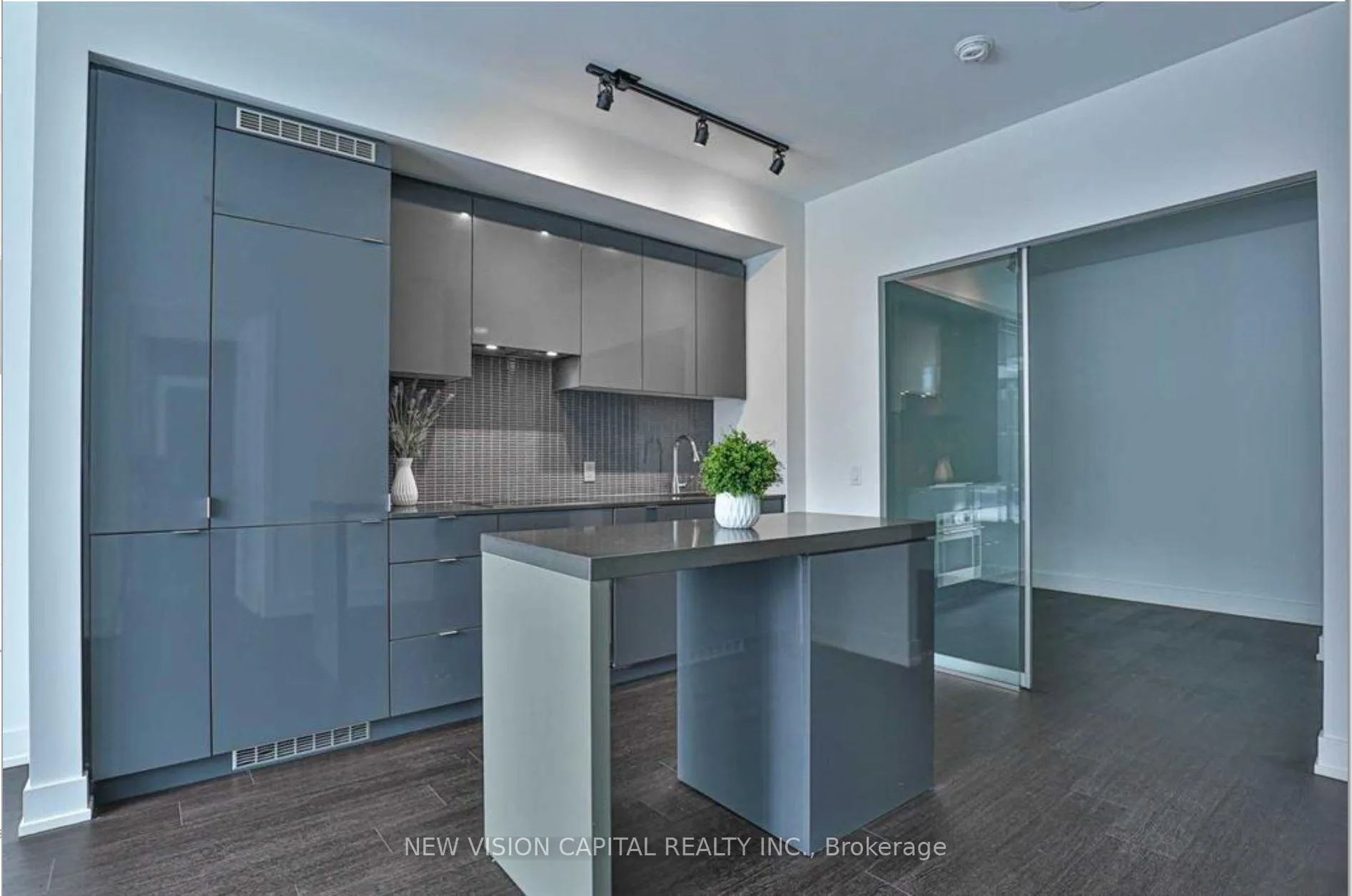 Photo 2 of Unit 715, 7 Grenville Street, Toronto, Bay Street Corridor — HOMEH