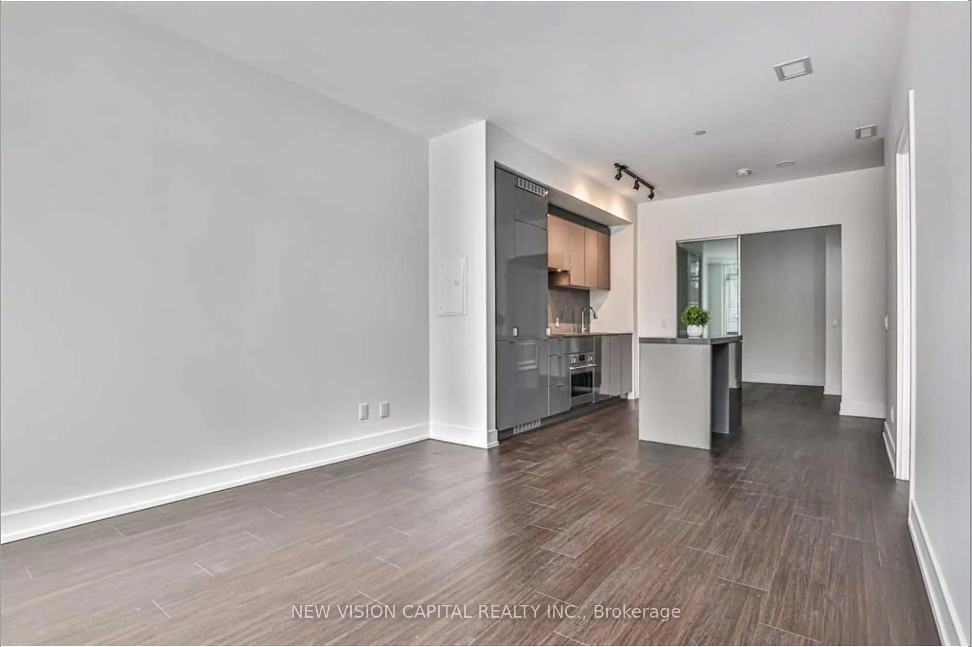 Photo 4 of Unit 715, 7 Grenville Street, Toronto, Bay Street Corridor — HOMEH