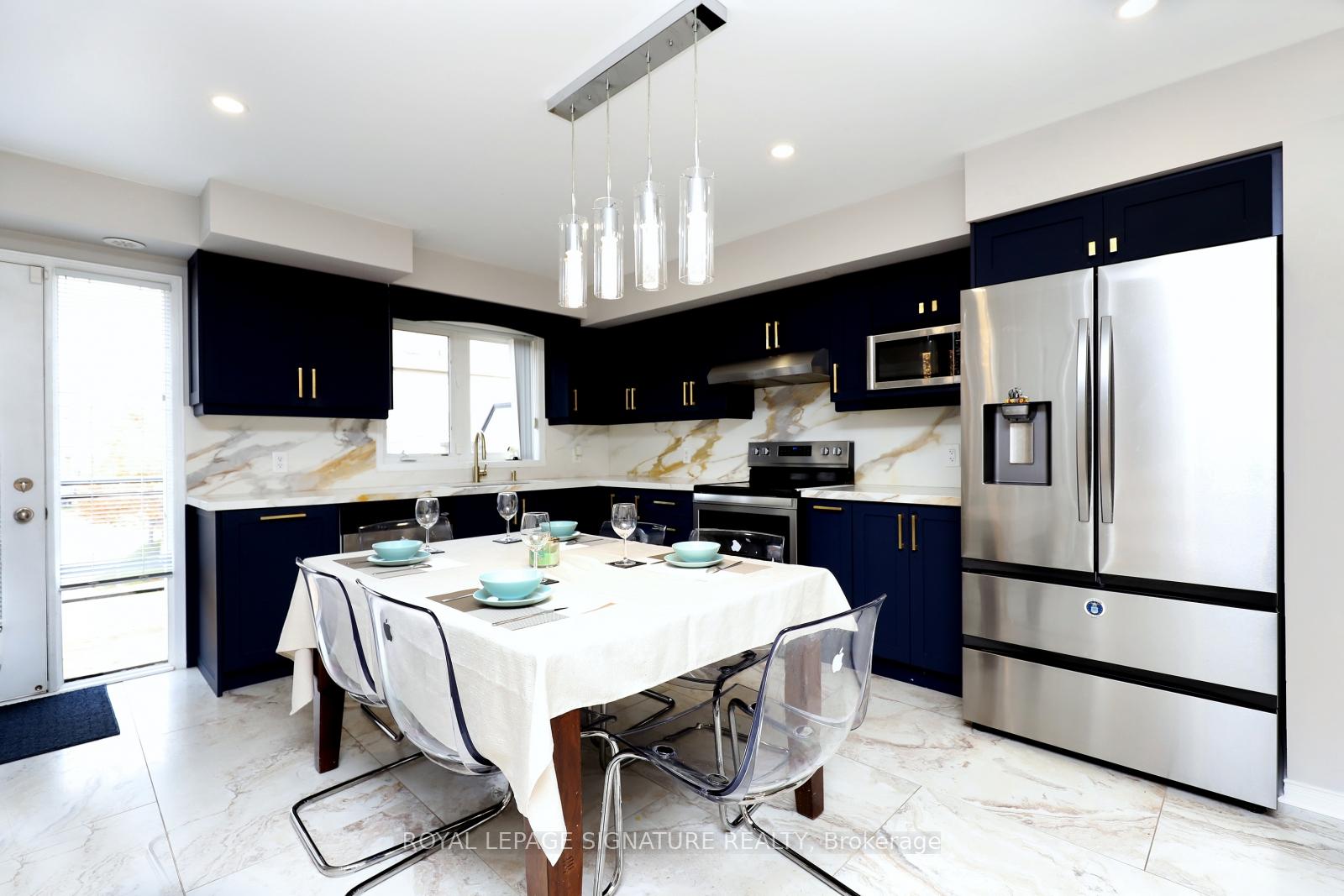 Photo 3 of Unit 9, 3025 Destination Drive, Mississauga, Churchill Meadows — HOMEH