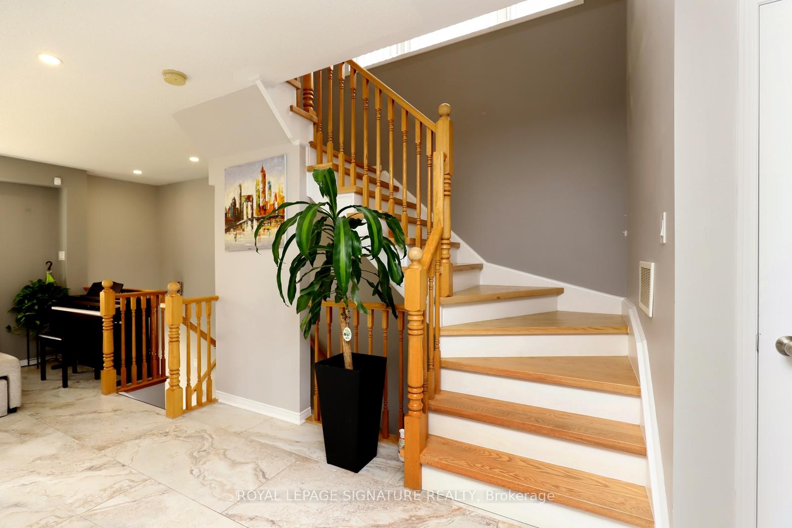 Photo 5 of Unit 9, 3025 Destination Drive, Mississauga, Churchill Meadows — HOMEH
