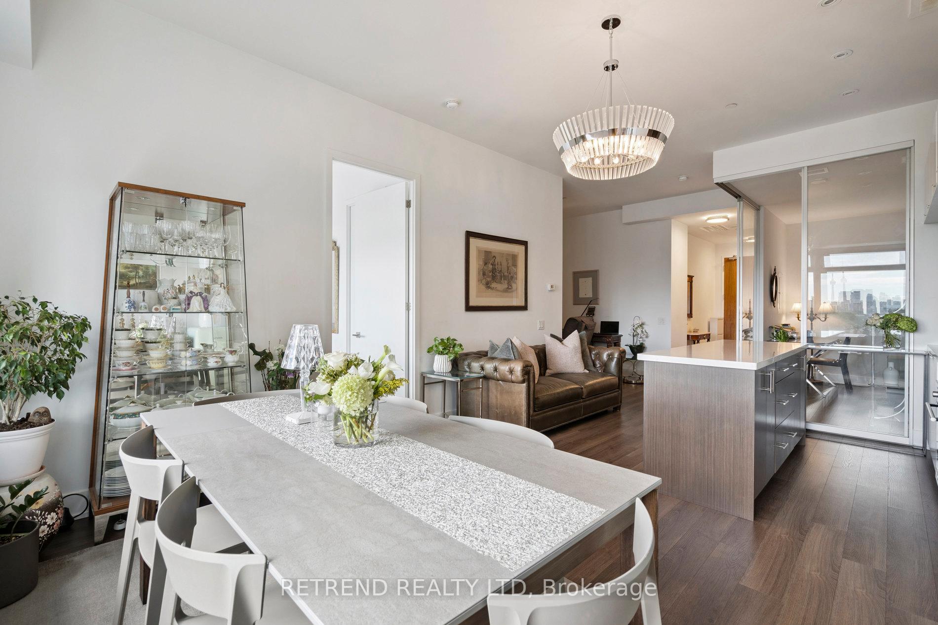 Photo 12 of Unit 610, 111 St Clair Avenue W, Toronto, Yonge-St. Clair — HOMEH