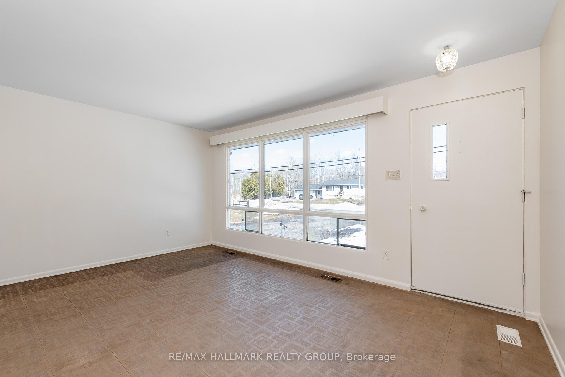 Photo 3 of 4644 Anderson Road, Ottawa, Carlsbad Springs — HOMEH