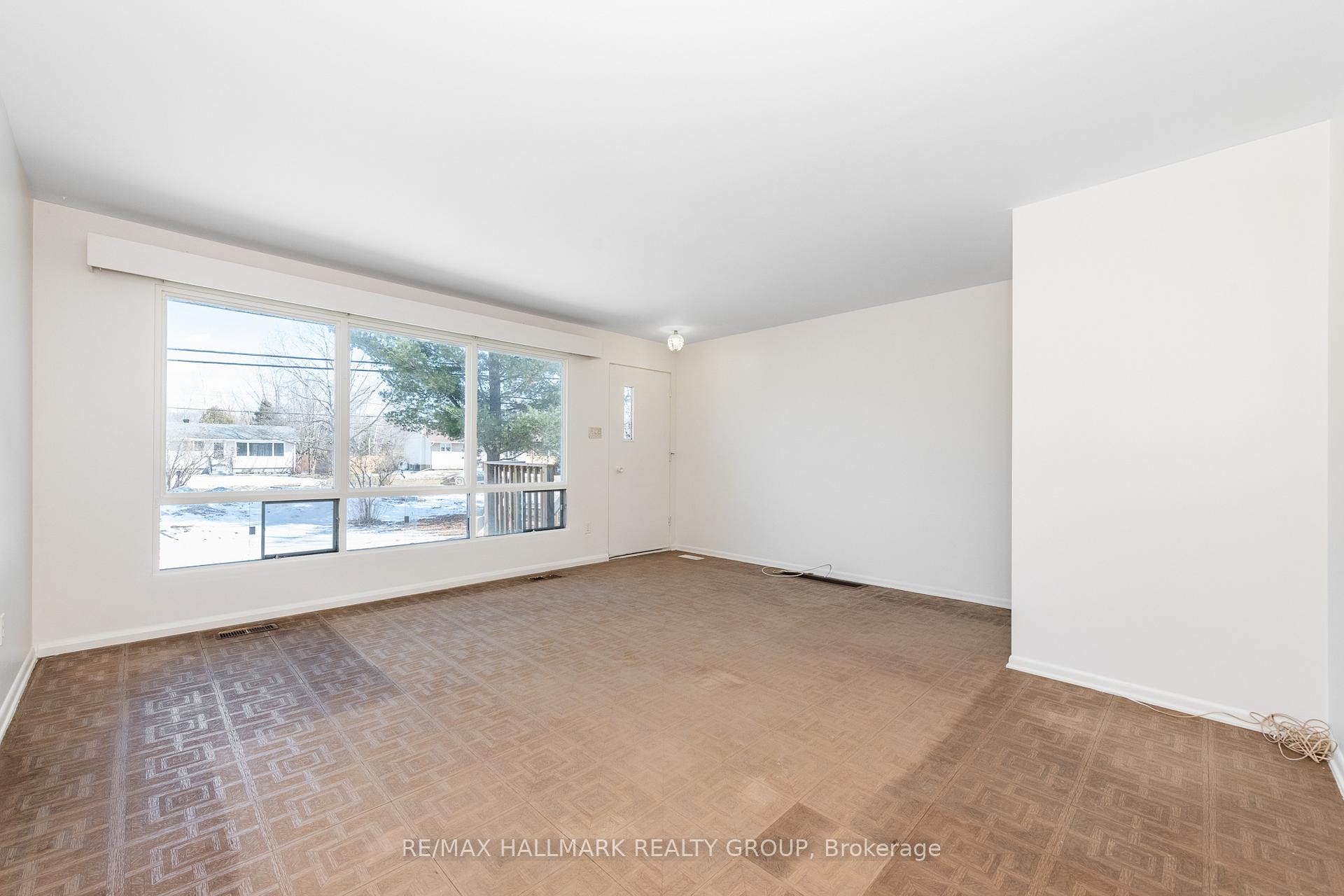 Photo 8 of 4644 Anderson Road, Ottawa, Carlsbad Springs — HOMEH