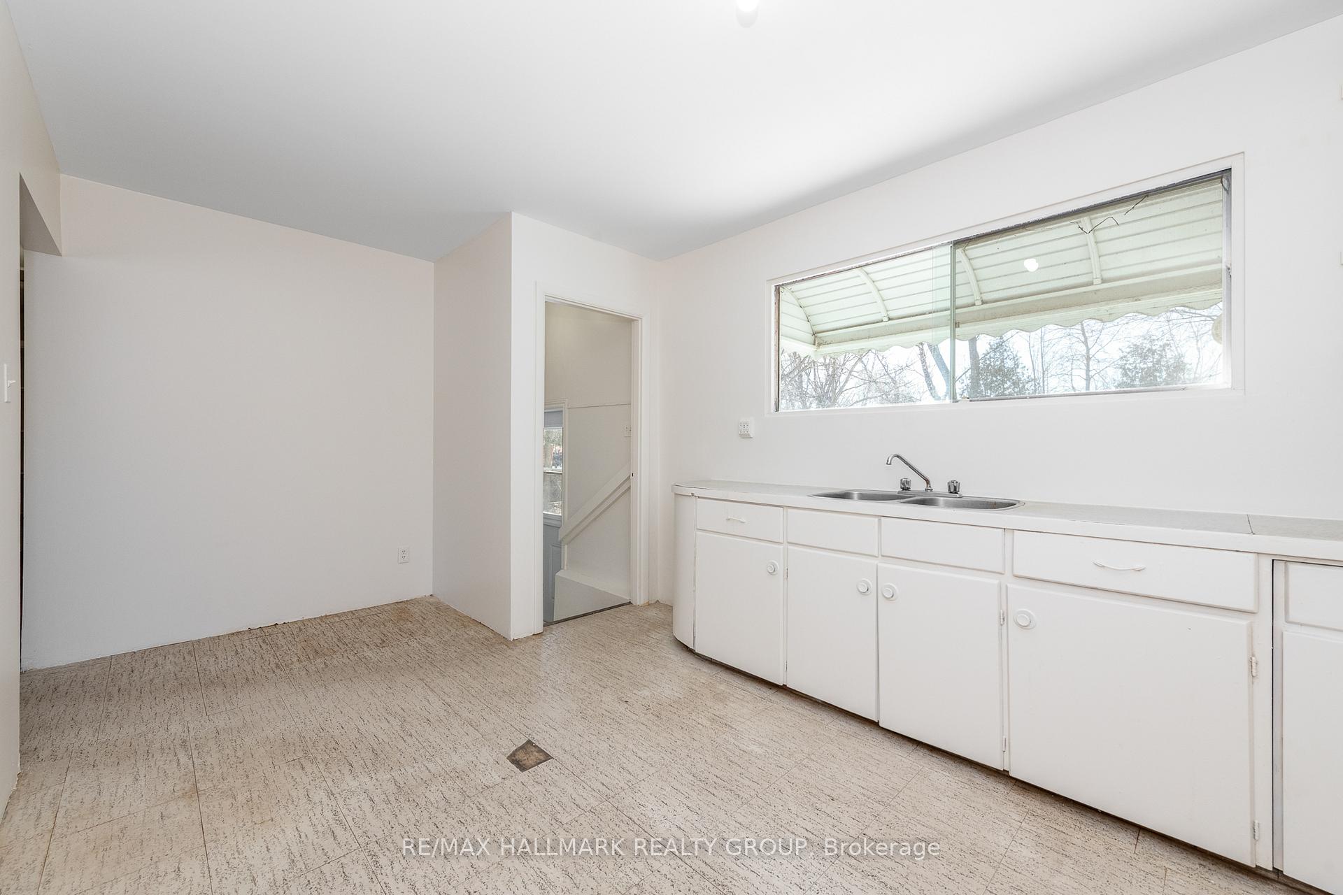 Photo 12 of 4644 Anderson Road, Ottawa, Carlsbad Springs — HOMEH