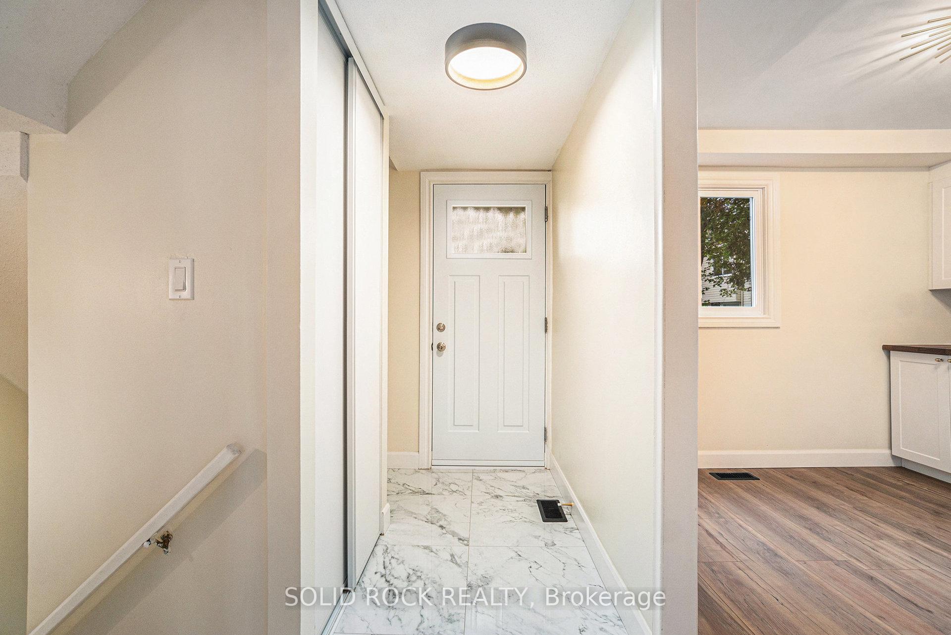 Photo 3 of 33 Thistledown Court, Ottawa, Barrhaven - Pheasant Run — HOMEH