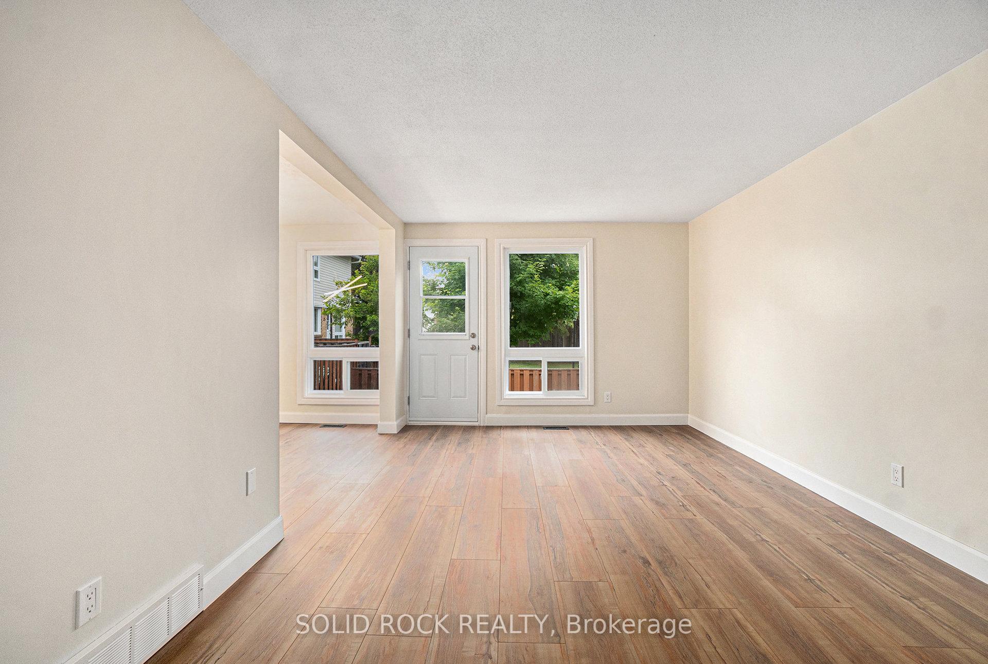 Photo 4 of 33 Thistledown Court, Ottawa, Barrhaven - Pheasant Run — HOMEH
