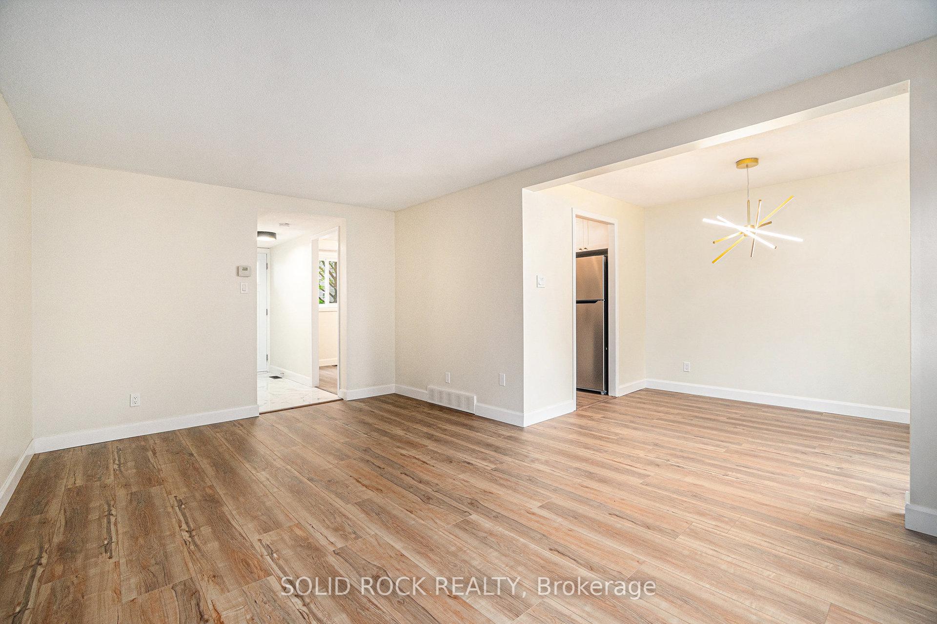 Photo 5 of 33 Thistledown Court, Ottawa, Barrhaven - Pheasant Run — HOMEH