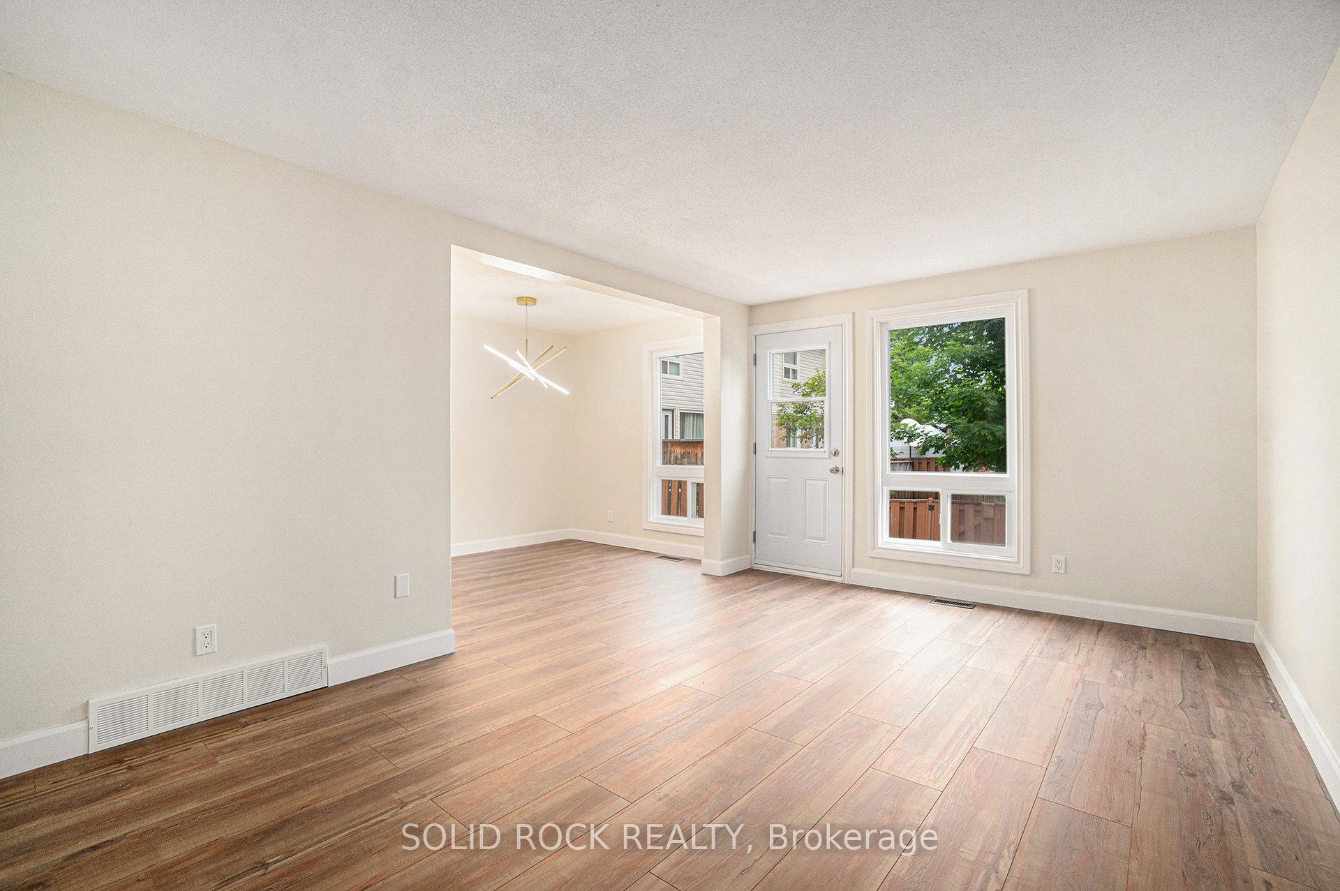 Photo 6 of 33 Thistledown Court, Ottawa, Barrhaven - Pheasant Run — HOMEH