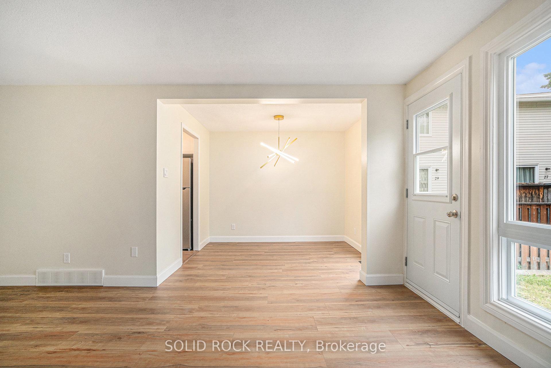 Photo 7 of 33 Thistledown Court, Ottawa, Barrhaven - Pheasant Run — HOMEH