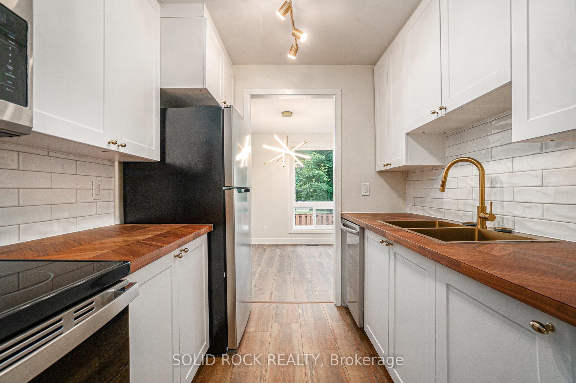Photo 12 of 33 Thistledown Court, Ottawa, Barrhaven - Pheasant Run — HOMEH