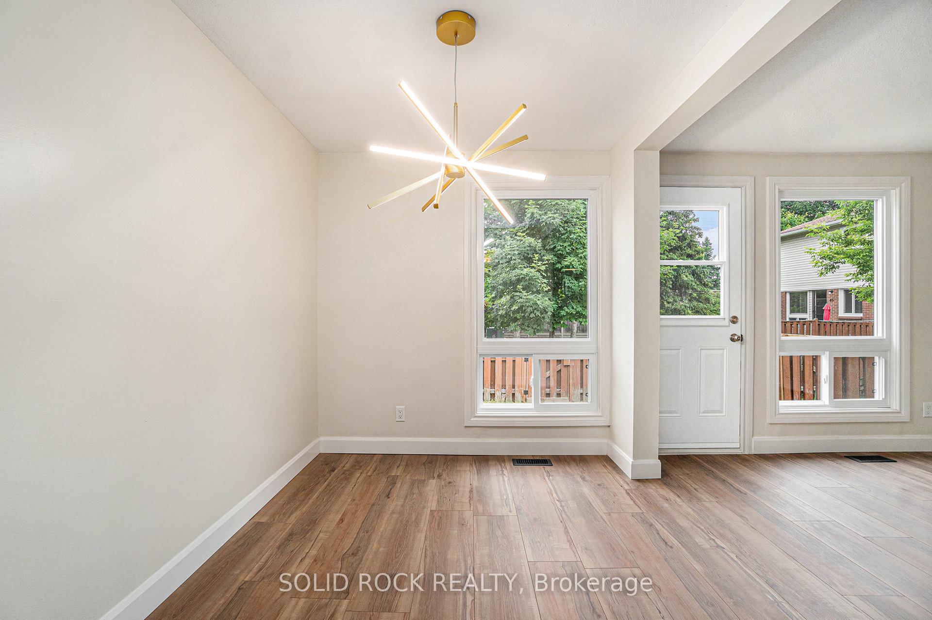 Photo 15 of 33 Thistledown Court, Ottawa, Barrhaven - Pheasant Run — HOMEH