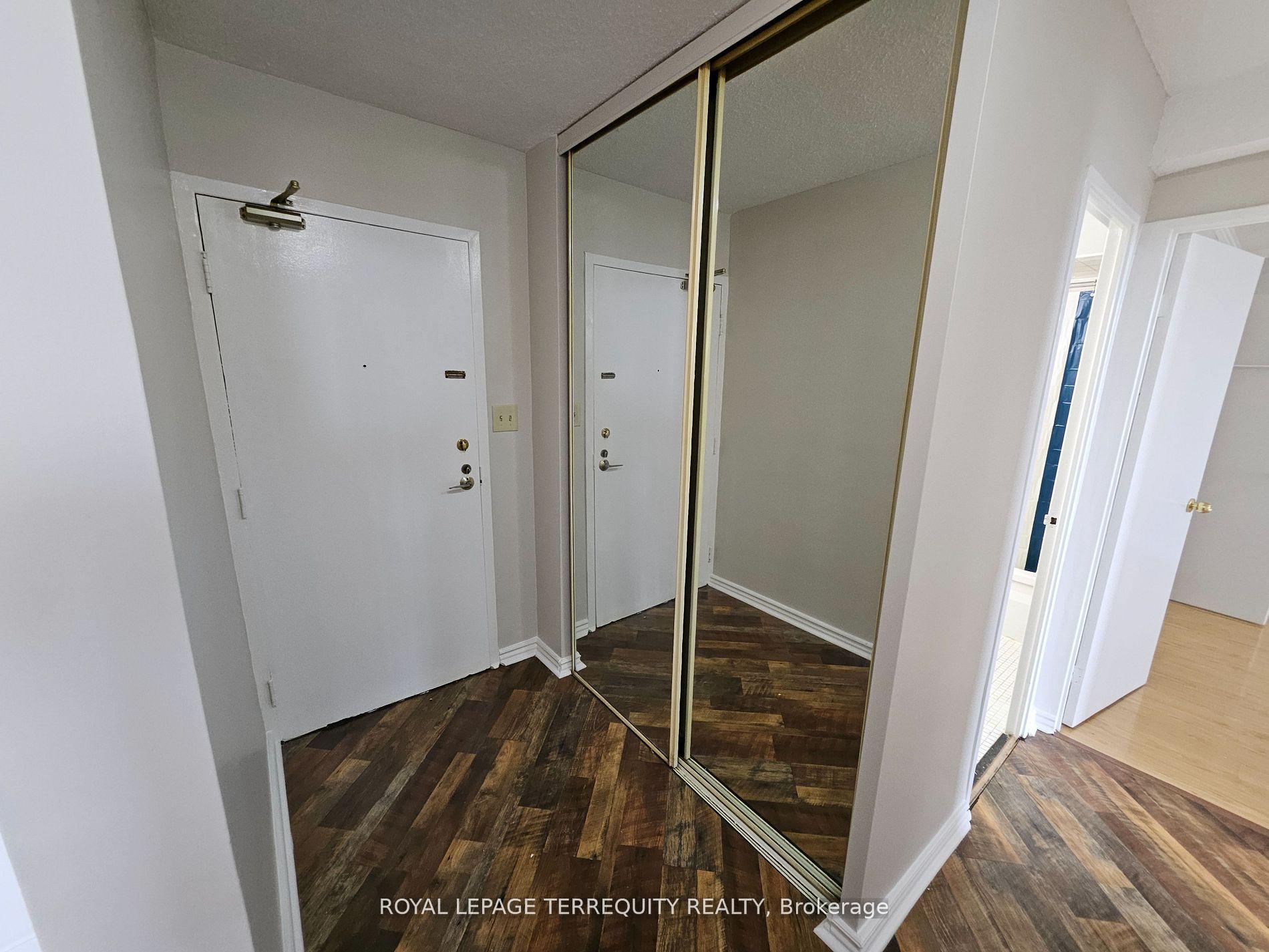 Photo 4 of Unit 1402, 5 Shady Golfway, Toronto, Flemingdon Park — HOMEH