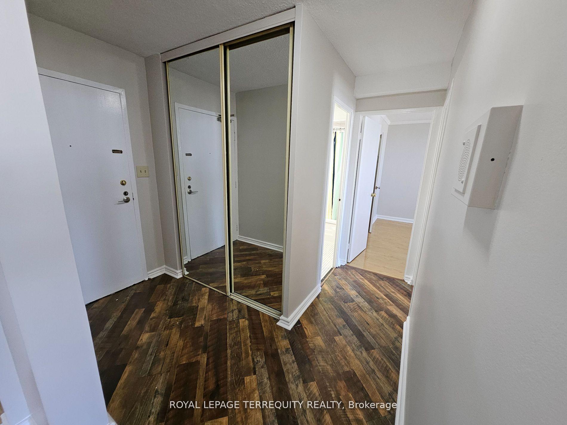Photo 5 of Unit 1402, 5 Shady Golfway, Toronto, Flemingdon Park — HOMEH