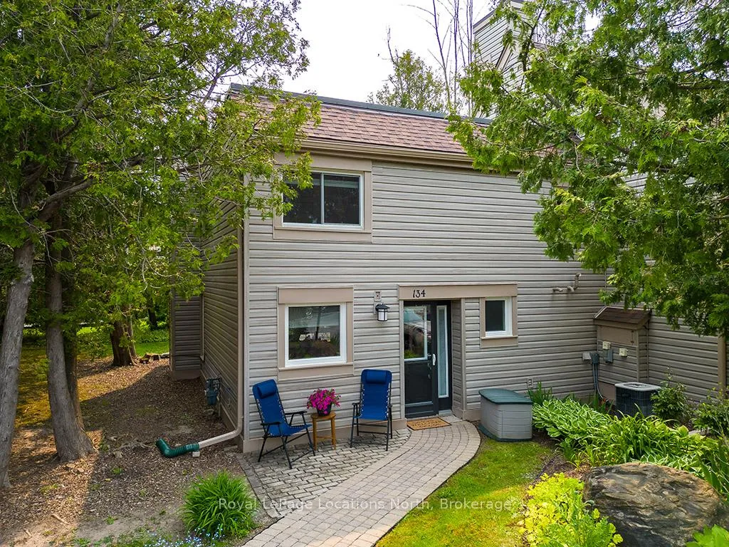 Photo 3 of 134 Escarpment Crescent, Collingwood — HOMEH