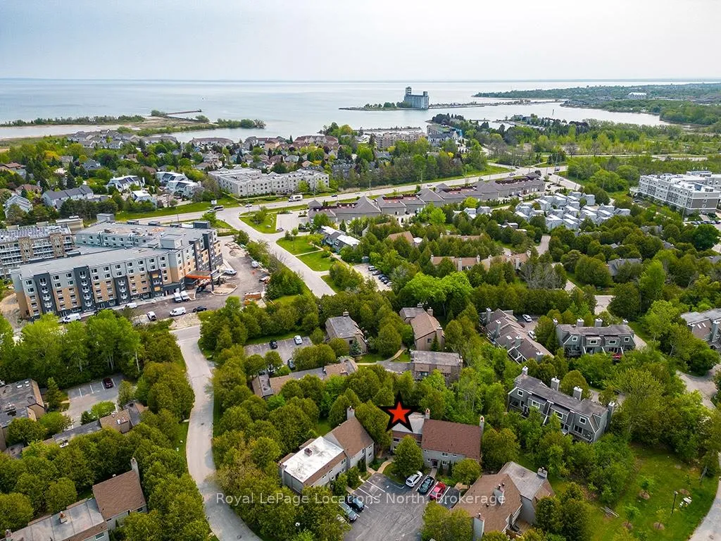 Photo 4 of 134 Escarpment Crescent, Collingwood — HOMEH