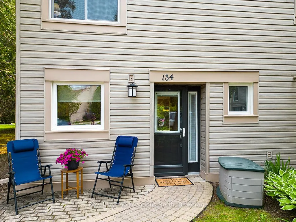 Photo 5 of 134 Escarpment Crescent, Collingwood — HOMEH