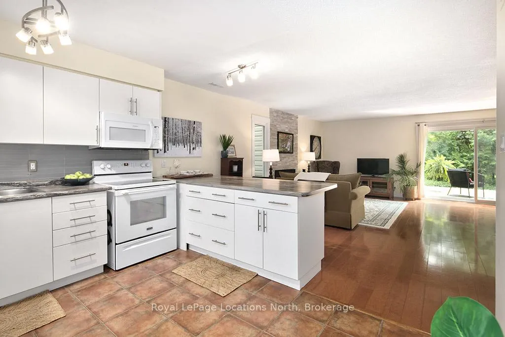 Photo 6 of 134 Escarpment Crescent, Collingwood — HOMEH