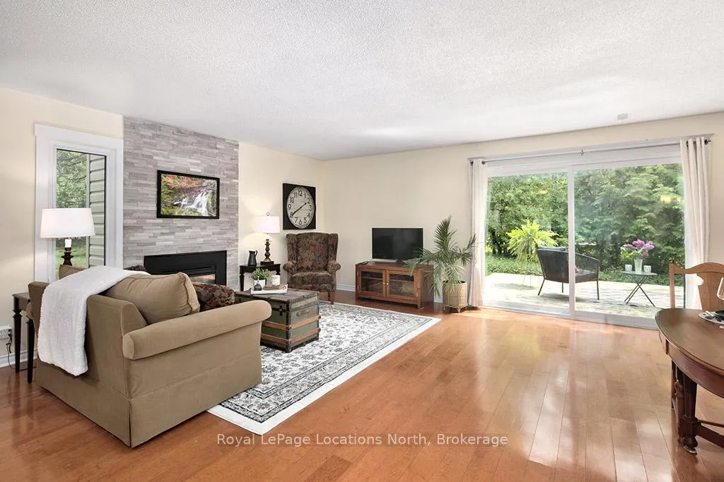 Photo 9 of 134 Escarpment Crescent, Collingwood — HOMEH