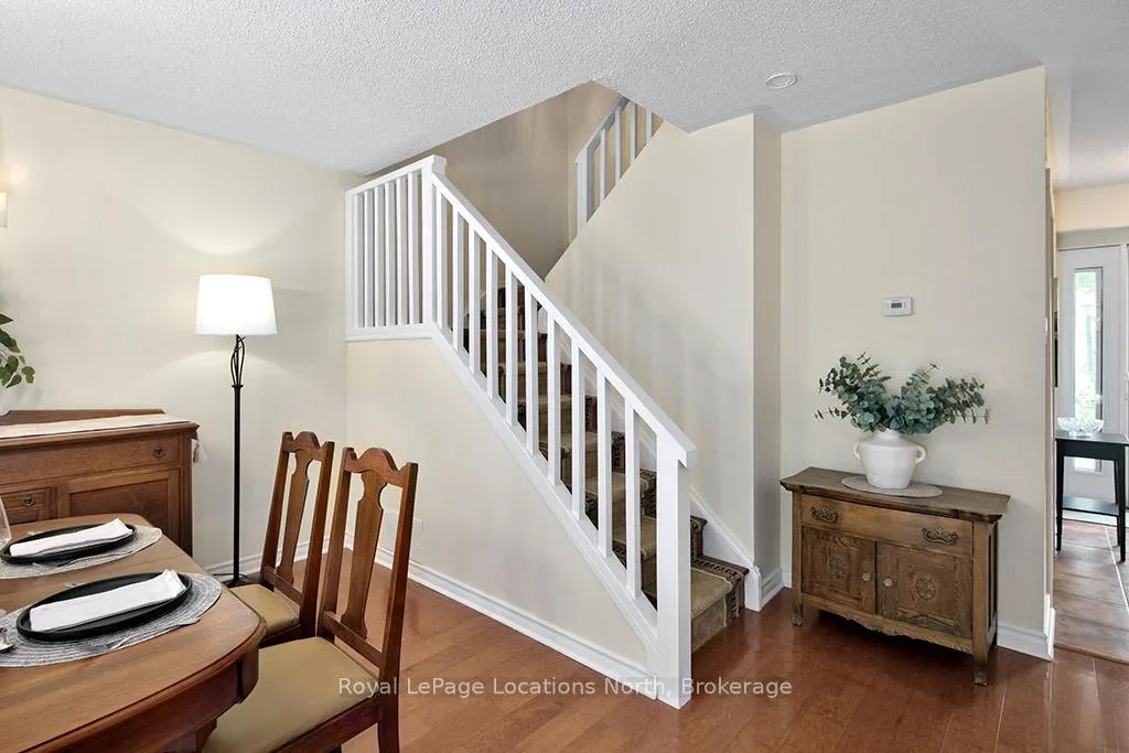 Photo 11 of 134 Escarpment Crescent, Collingwood — HOMEH