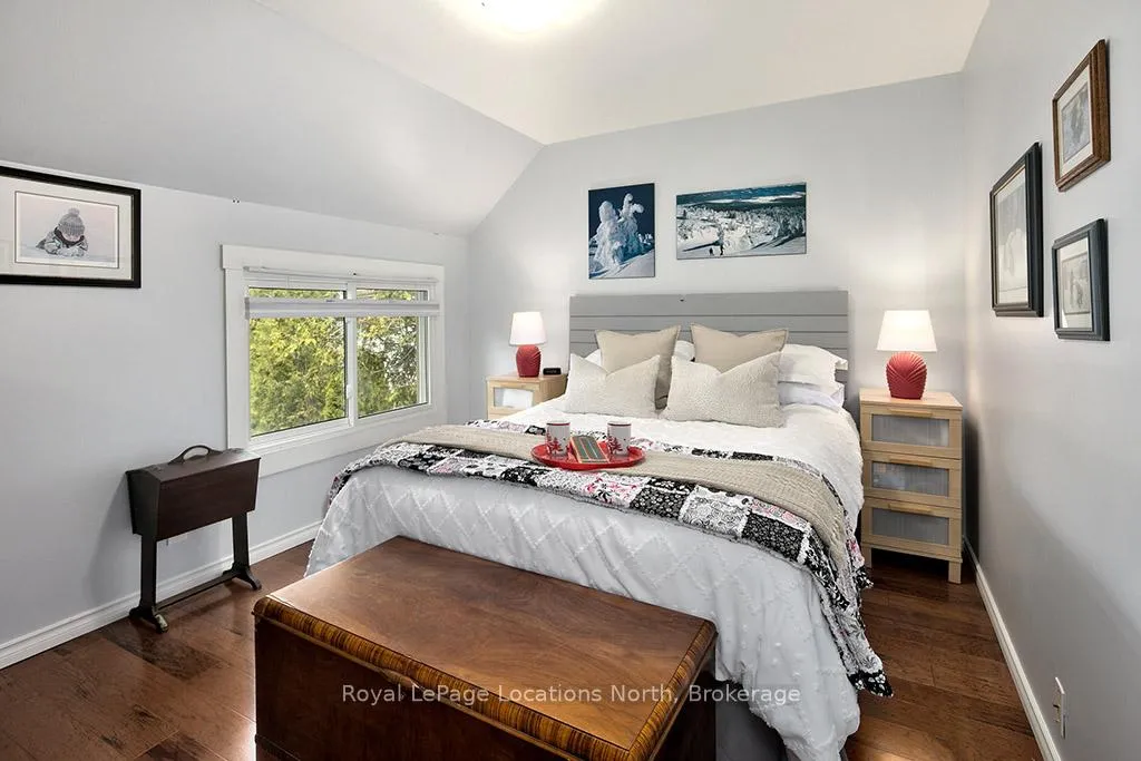 Photo 12 of 134 Escarpment Crescent, Collingwood — HOMEH