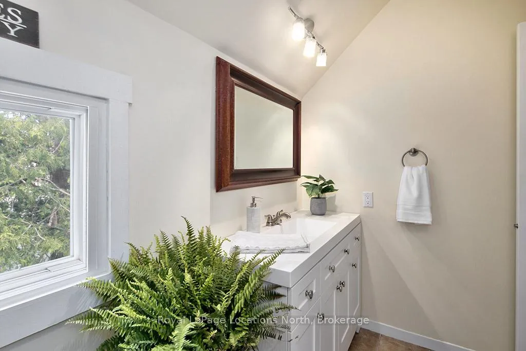 Photo 19 of 134 Escarpment Crescent, Collingwood — HOMEH