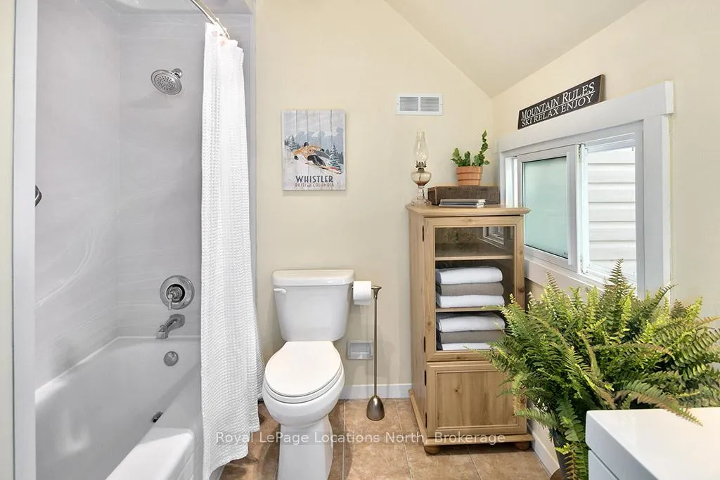 Photo 20 of 134 Escarpment Crescent, Collingwood — HOMEH