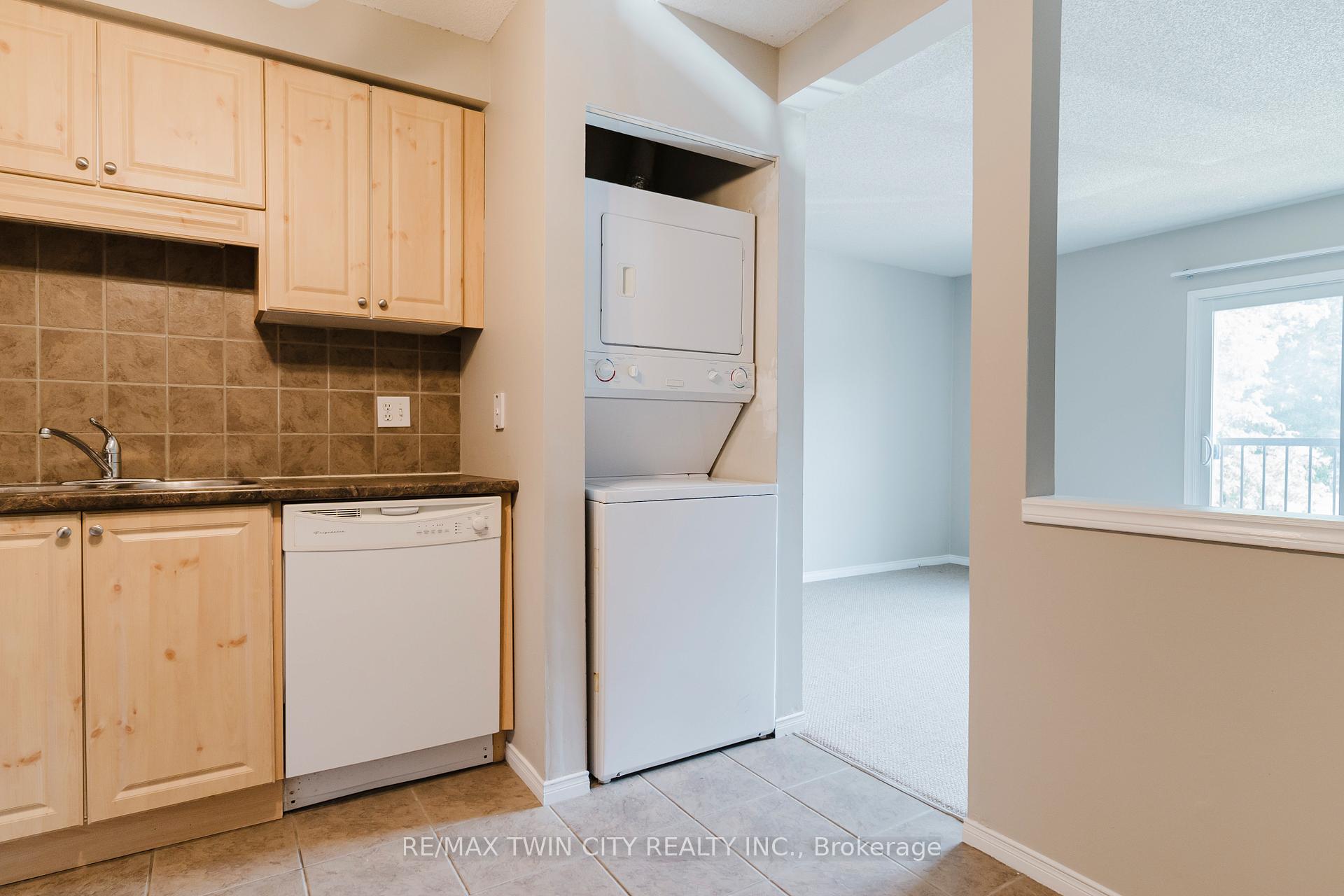 Photo 4 of Unit 10, 331 Northlake Drive, Waterloo — HOMEH