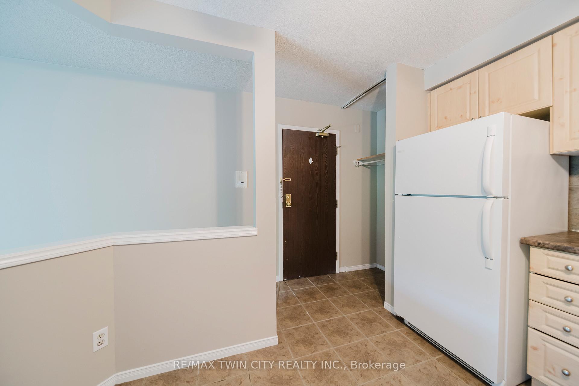 Photo 6 of Unit 10, 331 Northlake Drive, Waterloo — HOMEH