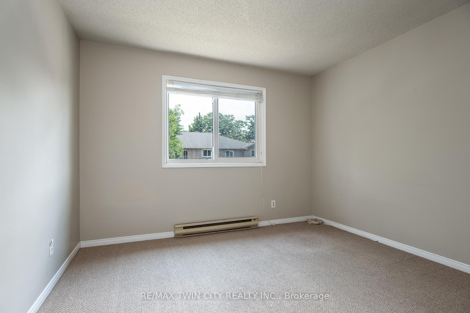 Photo 13 of Unit 10, 331 Northlake Drive, Waterloo — HOMEH