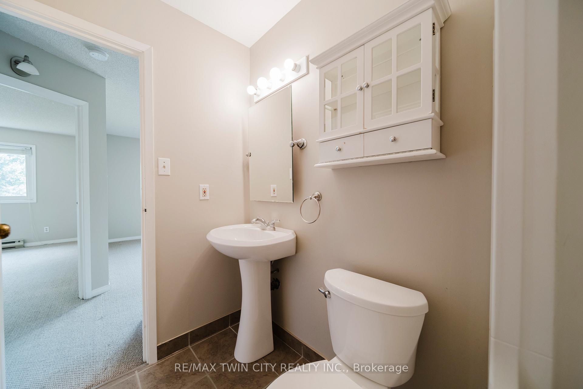 Photo 18 of Unit 10, 331 Northlake Drive, Waterloo — HOMEH