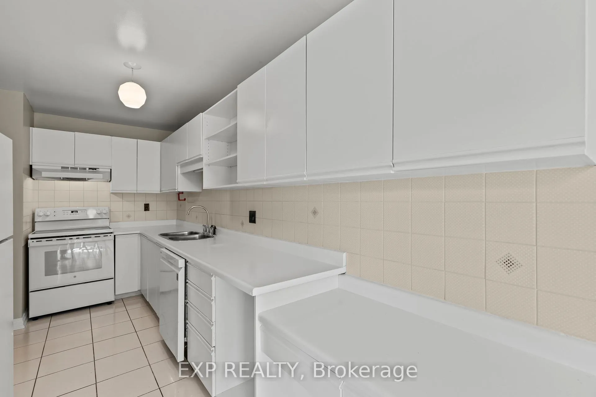 Photo 3 of Unit 82, 2205 South Millway, Mississauga, Erin Mills — HOMEH