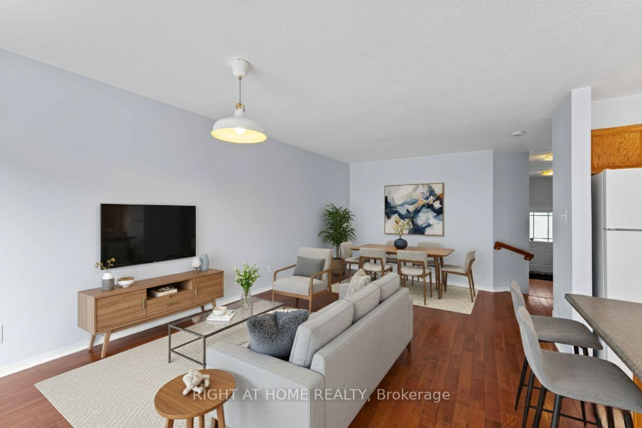 Photo 3 of 421 Hillsboro Private, Ottawa, Kanata - Emerald Meadows/Trailwest — HOMEH