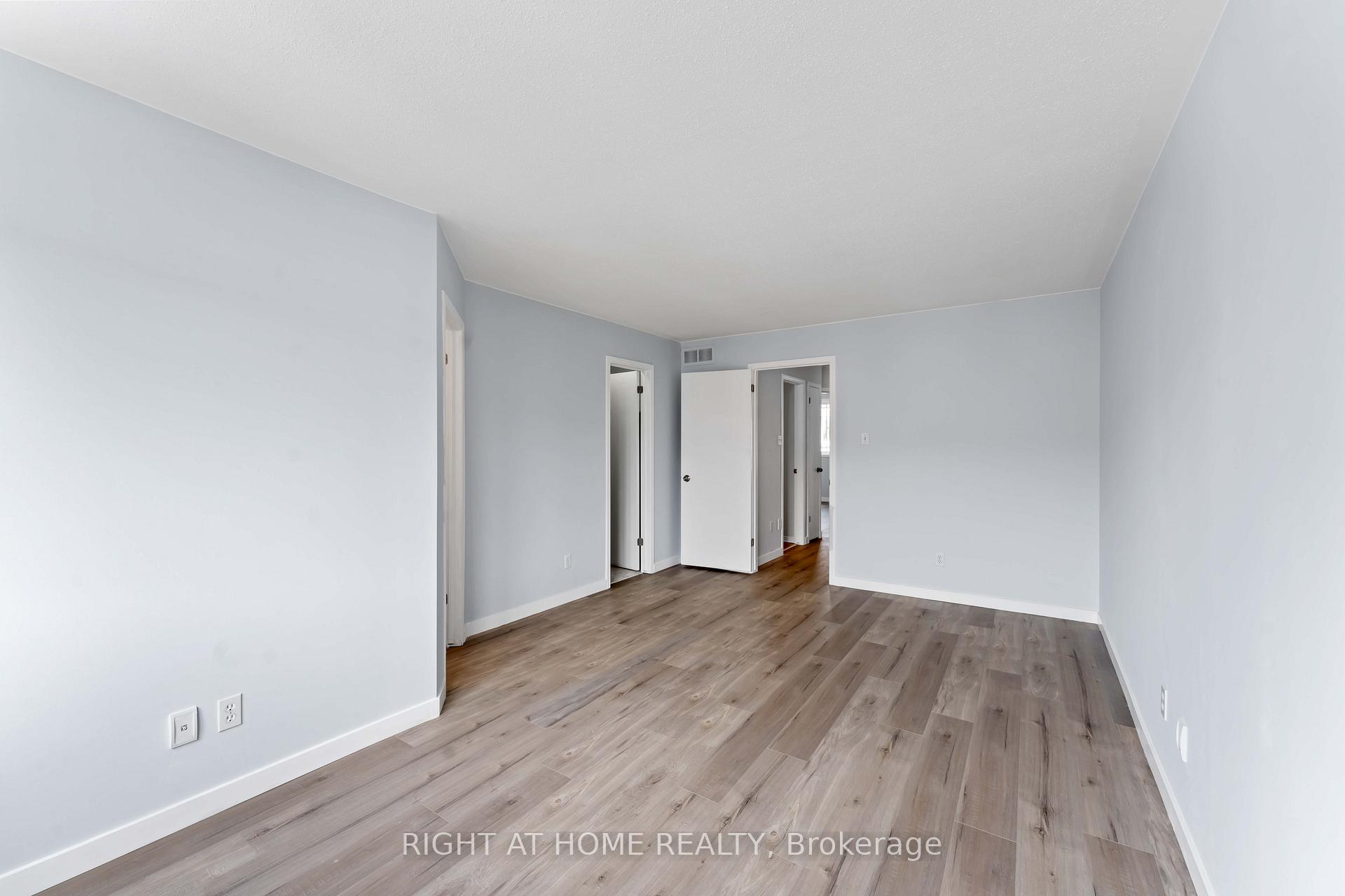 Photo 13 of 421 Hillsboro Private, Ottawa, Kanata - Emerald Meadows/Trailwest — HOMEH