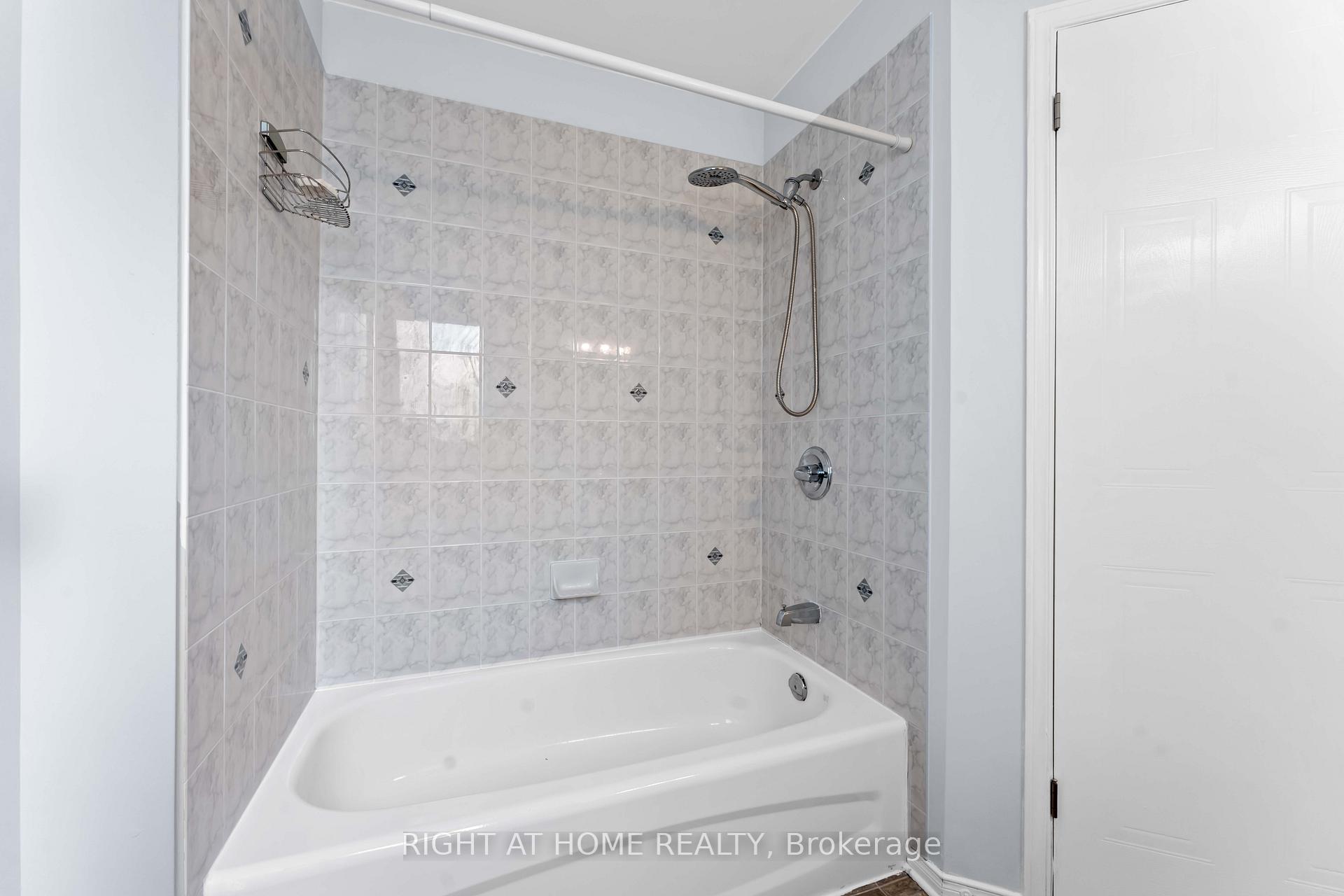 Photo 14 of 421 Hillsboro Private, Ottawa, Kanata - Emerald Meadows/Trailwest — HOMEH