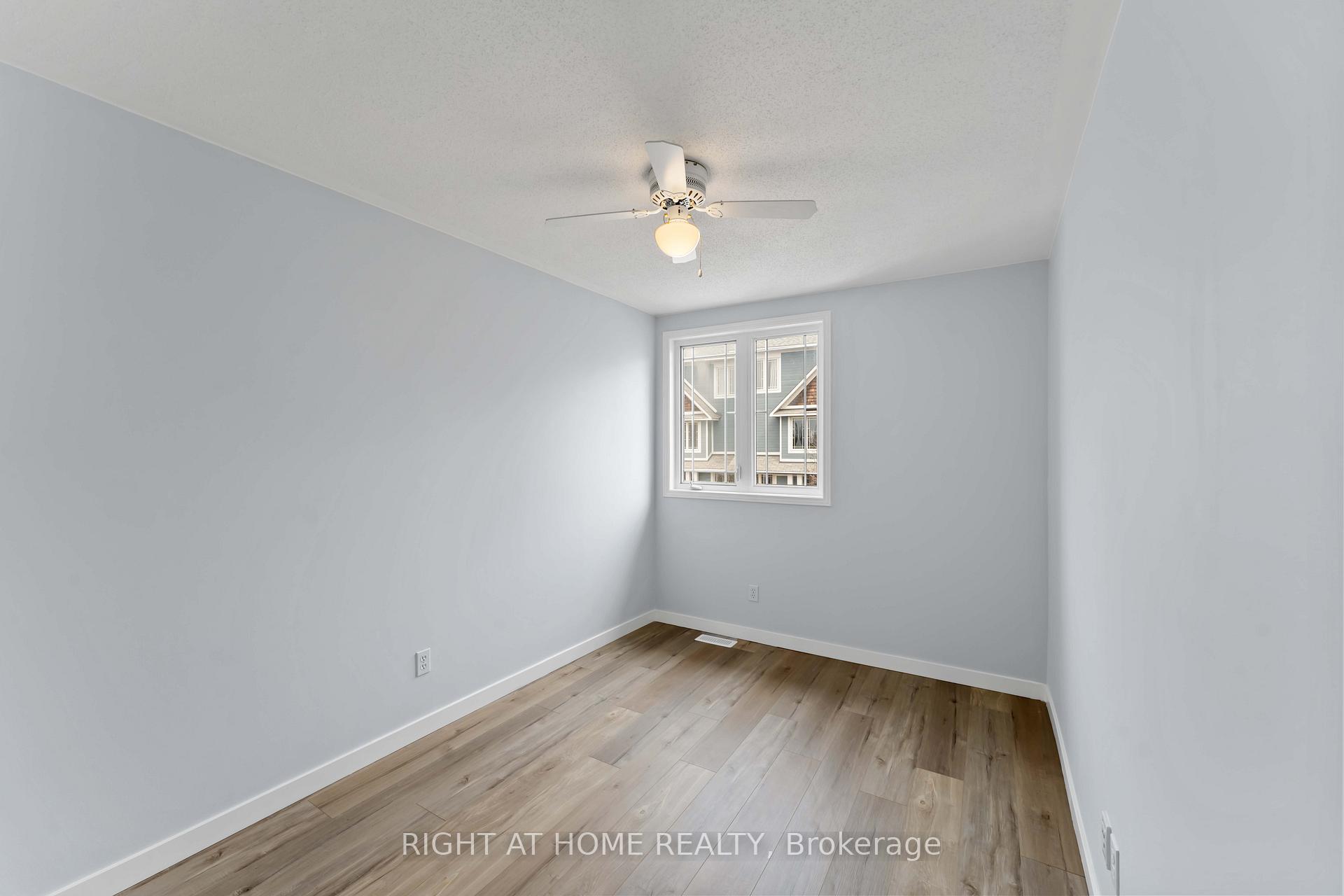 Photo 18 of 421 Hillsboro Private, Ottawa, Kanata - Emerald Meadows/Trailwest — HOMEH