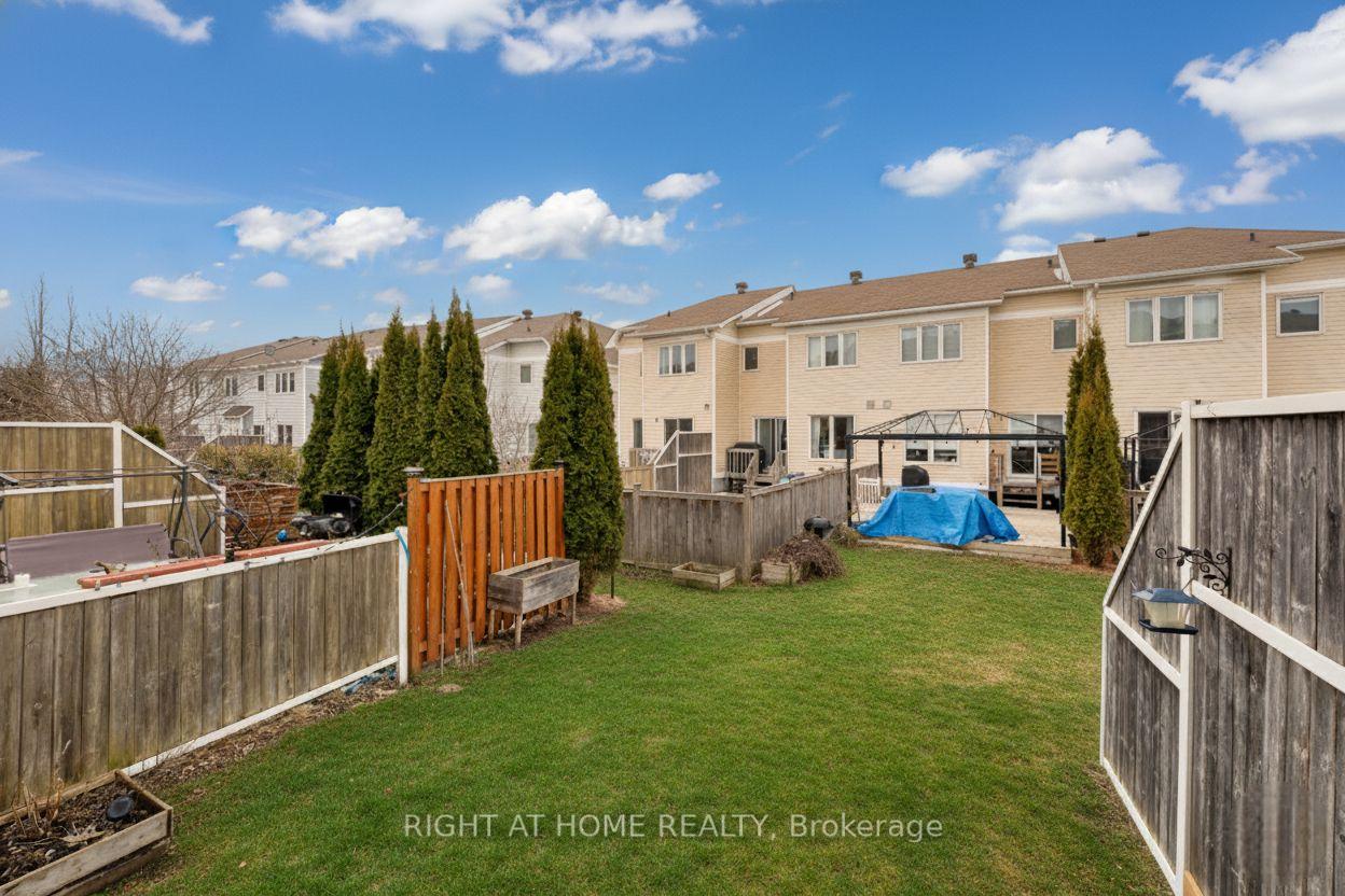 Photo 23 of 421 Hillsboro Private, Ottawa, Kanata - Emerald Meadows/Trailwest — HOMEH