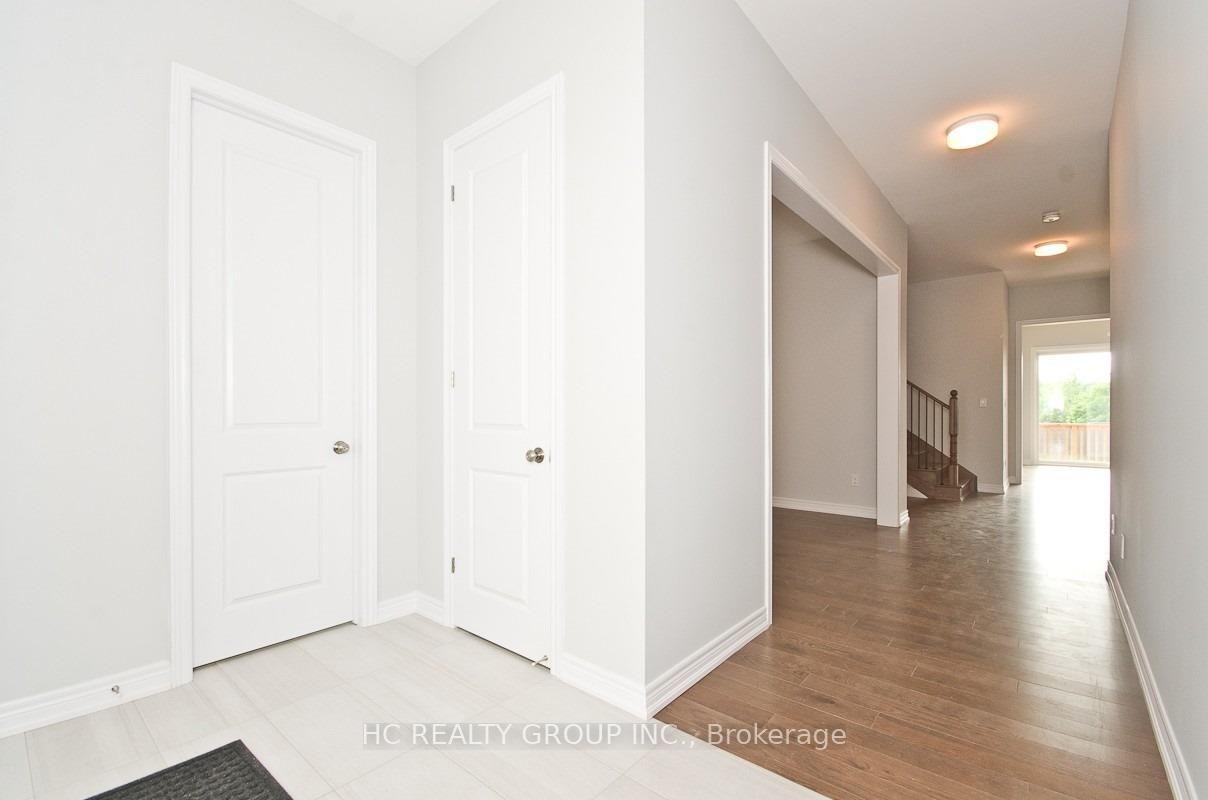 Photo 3 of 92 Pine Hill Crescent, Aurora, Aurora Estates — HOMEH