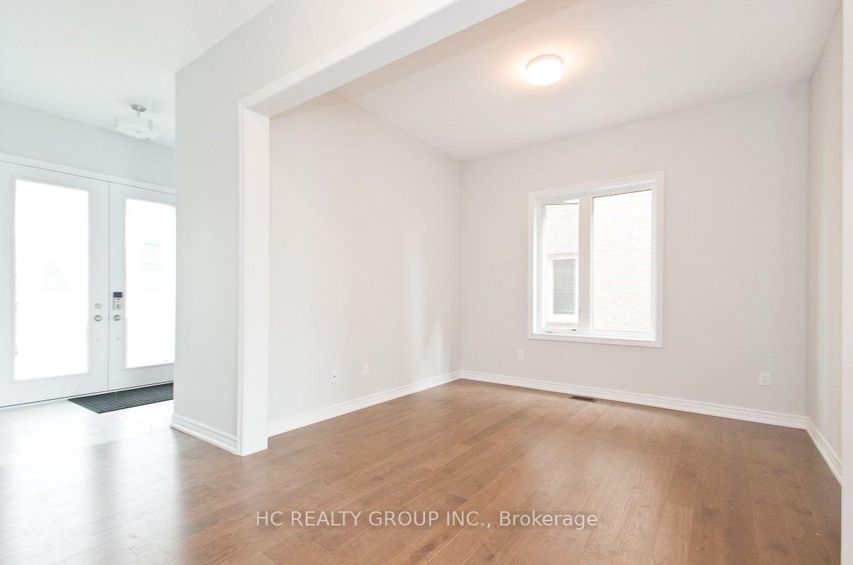 Photo 5 of 92 Pine Hill Crescent, Aurora, Aurora Estates — HOMEH