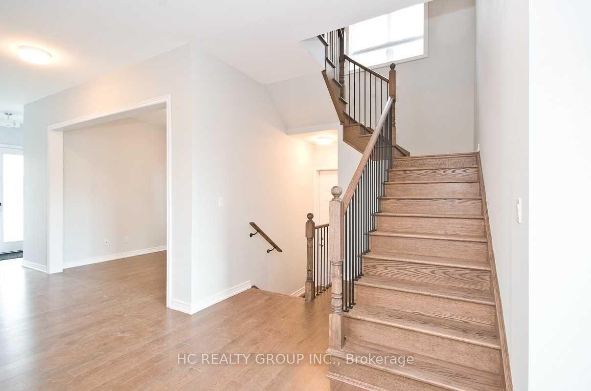 Photo 7 of 92 Pine Hill Crescent, Aurora, Aurora Estates — HOMEH