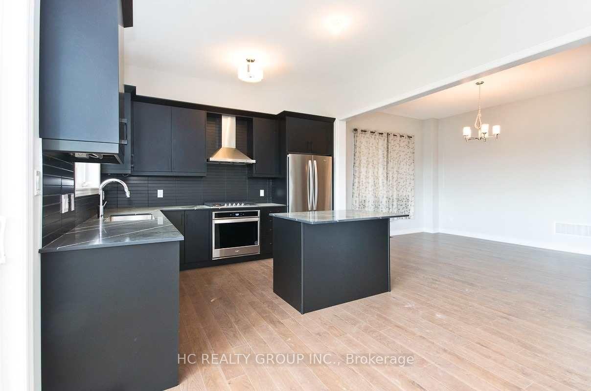 Photo 8 of 92 Pine Hill Crescent, Aurora, Aurora Estates — HOMEH