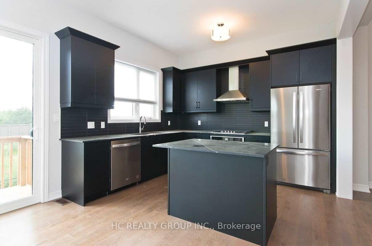 Photo 9 of 92 Pine Hill Crescent, Aurora, Aurora Estates — HOMEH