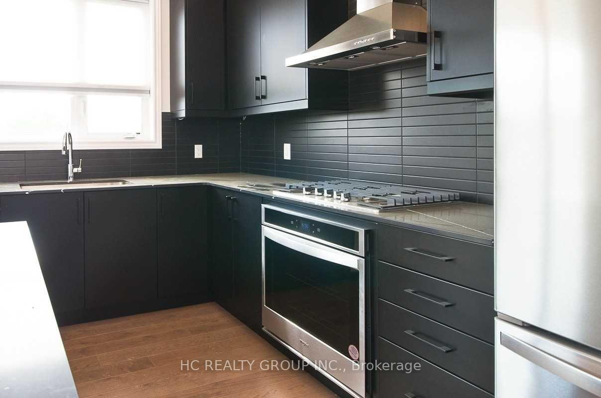 Photo 10 of 92 Pine Hill Crescent, Aurora, Aurora Estates — HOMEH