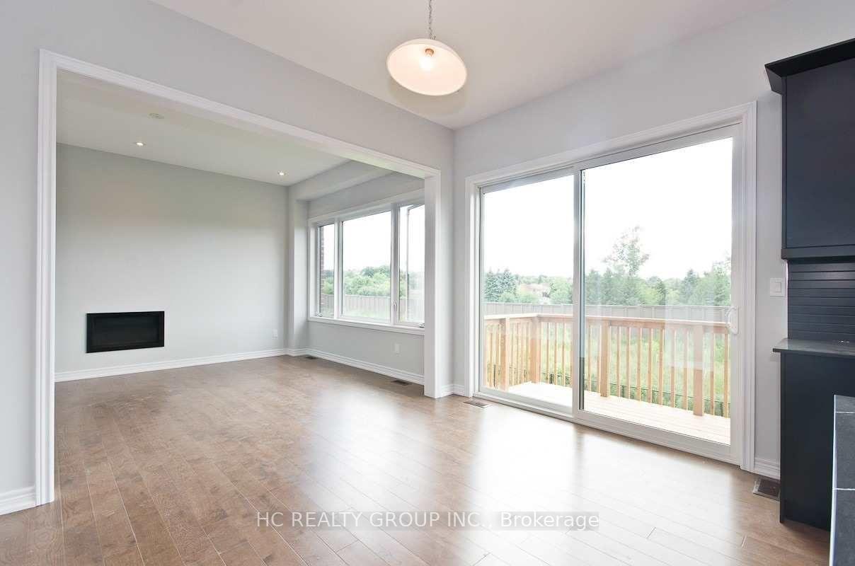 Photo 12 of 92 Pine Hill Crescent, Aurora, Aurora Estates — HOMEH