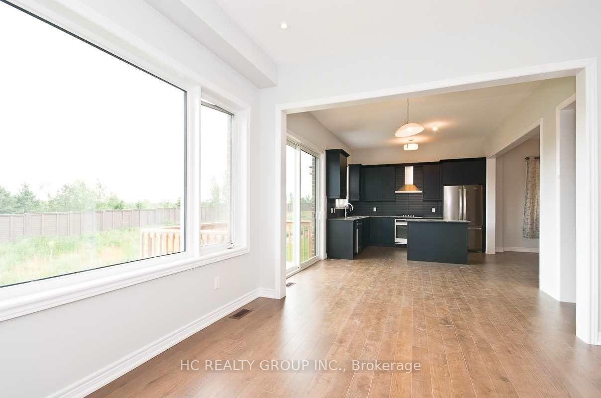 Photo 14 of 92 Pine Hill Crescent, Aurora, Aurora Estates — HOMEH