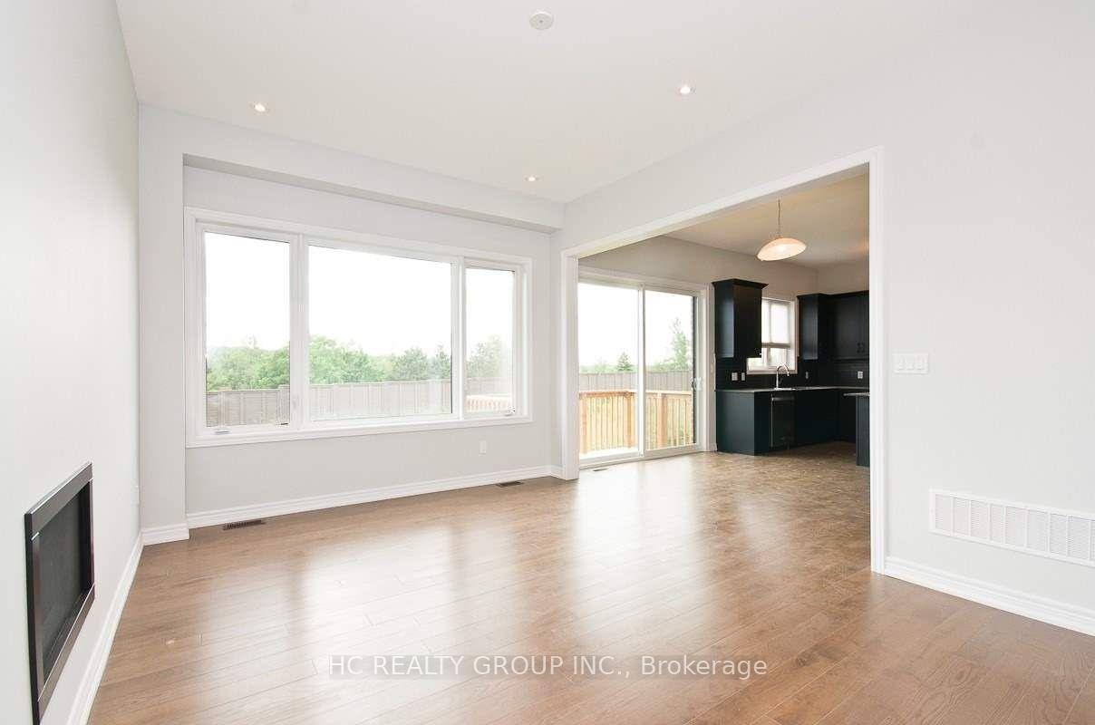 Photo 15 of 92 Pine Hill Crescent, Aurora, Aurora Estates — HOMEH