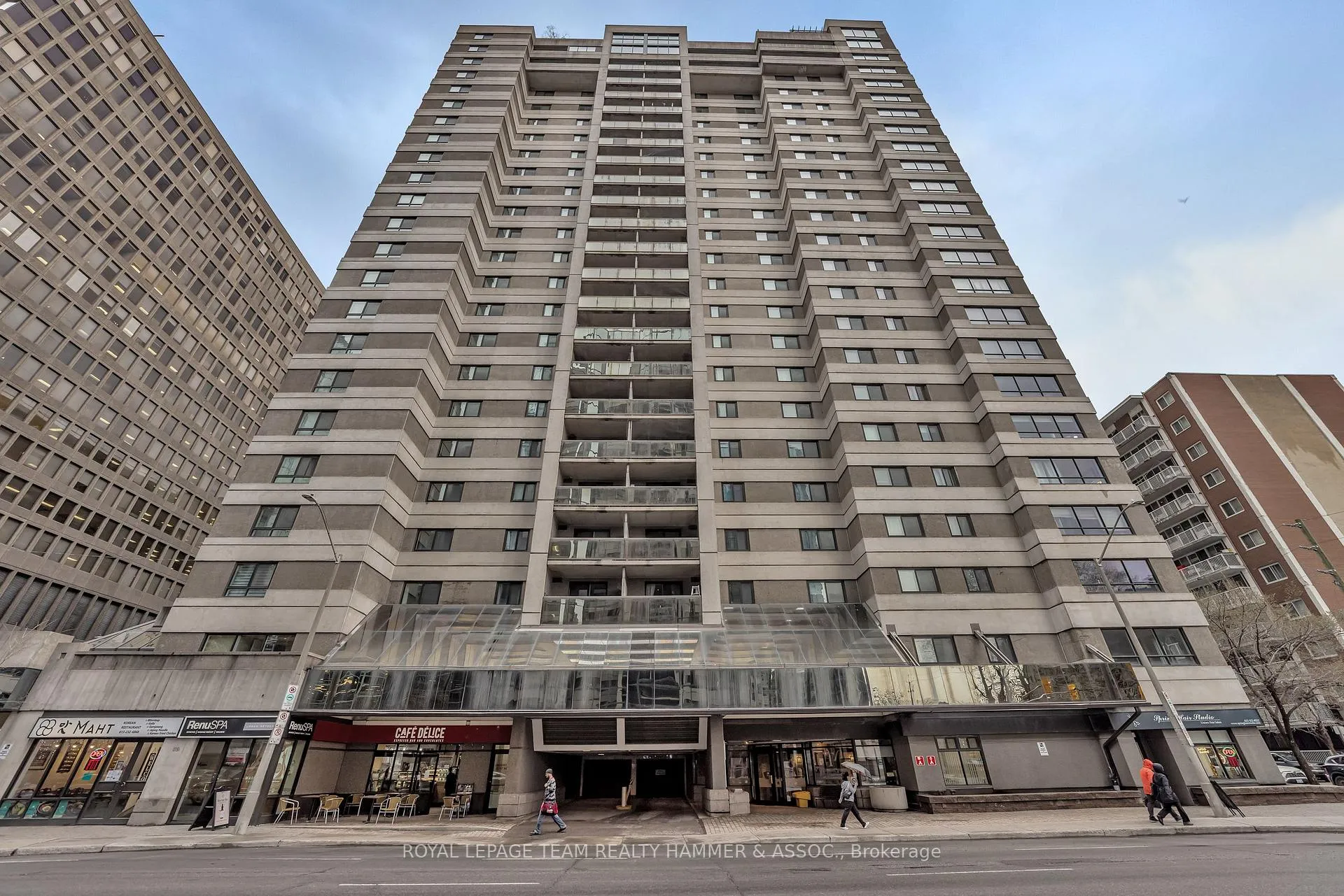 Front of Unit 1701, 199 Kent Street
