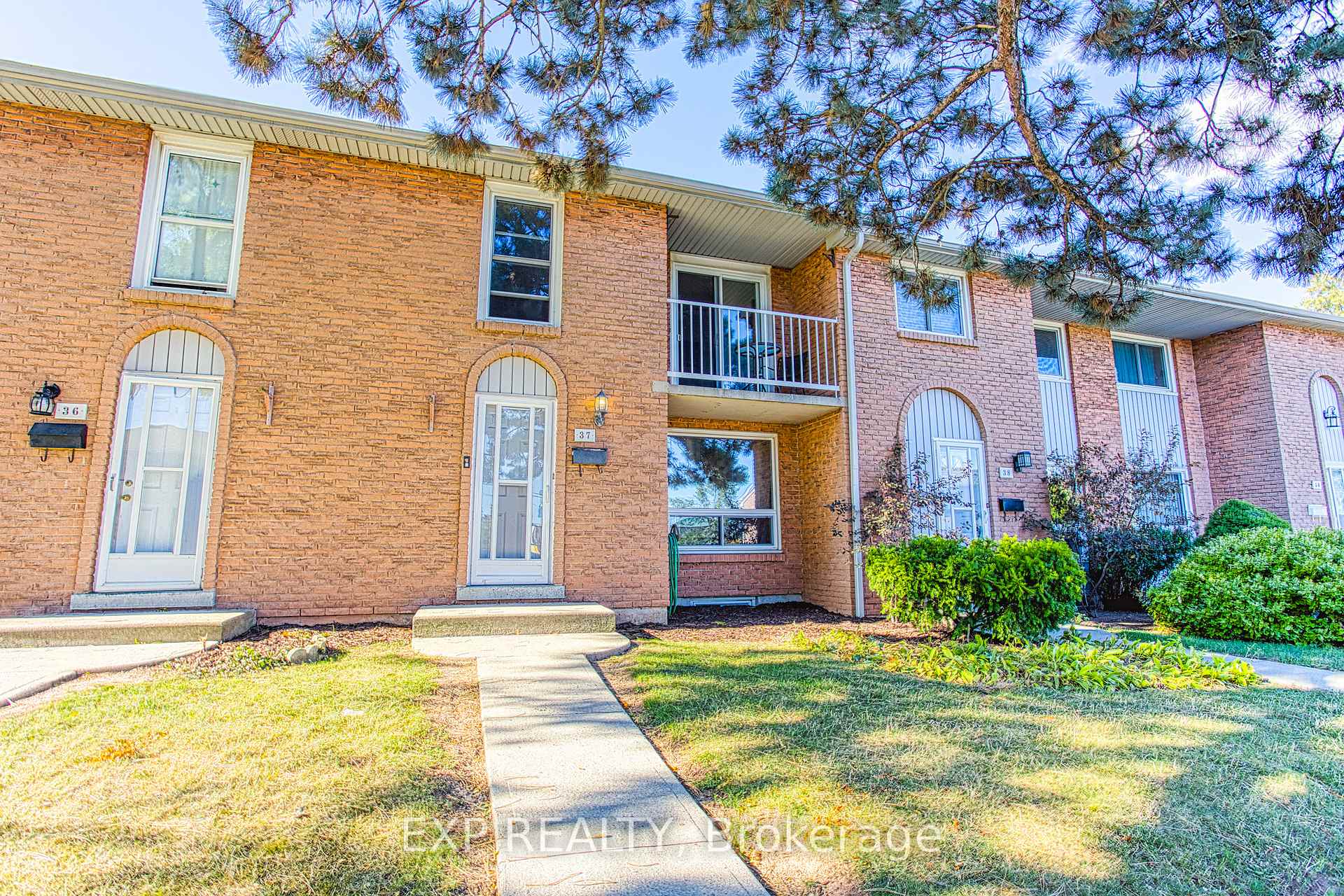 Photo 2 of Unit 37, 151 Gateshead Crescent, Hamilton, Stoney Creek — HOMEH