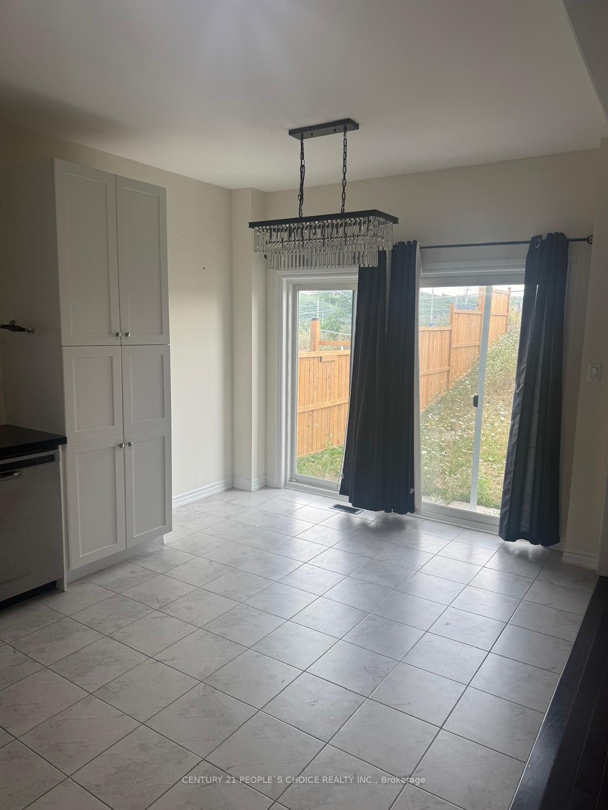 Photo 5 of 12 Cypress Point Street, Barrie, Ardagh — HOMEH