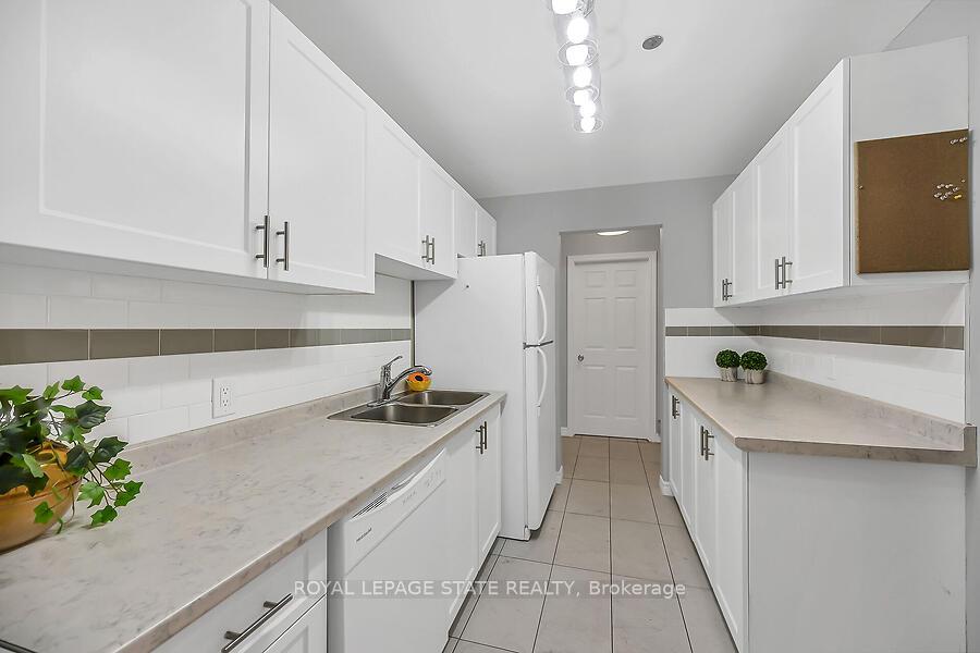 Photo 13 of Unit 204, 6 Niagara Street, Grimsby, Grimsby West — HOMEH